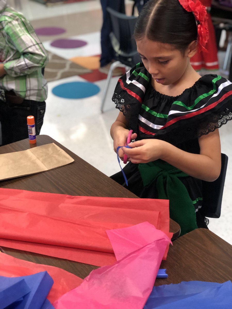 BilingualMiss's tweet photo. Piñata anyone? Piñatas are a huge part of our culture. Hispanic children look forward to celebrating their birthdays with a fabulous piñata. #HispanicHeritageMonth #VivaMexico @CISDMartin https://t.co/mbdbi0uUfN