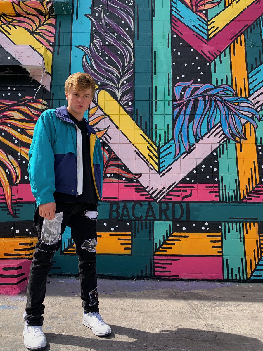 tracekoleary's tweet photo. #WingItStyle https://t.co/woWrjJbUIa