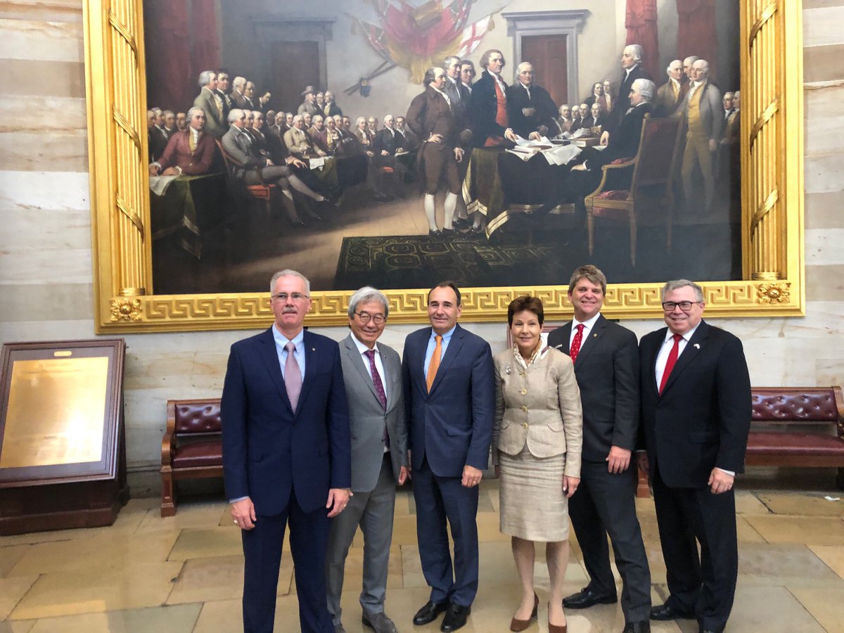 BobDohertyDC's tweet image. Now: @ACPinternists Prez Dr. Robert McLean, 3rd from left w Group of 6 (@aafp, @AAPNews, @acog @advocates4dos, @APAPsychiatric, ACP) urges Congress to lower Rx prices, fund gun violence research, prevent maternal mortality, enforce mental health parity. #AmericasDocs @rmmclean84
