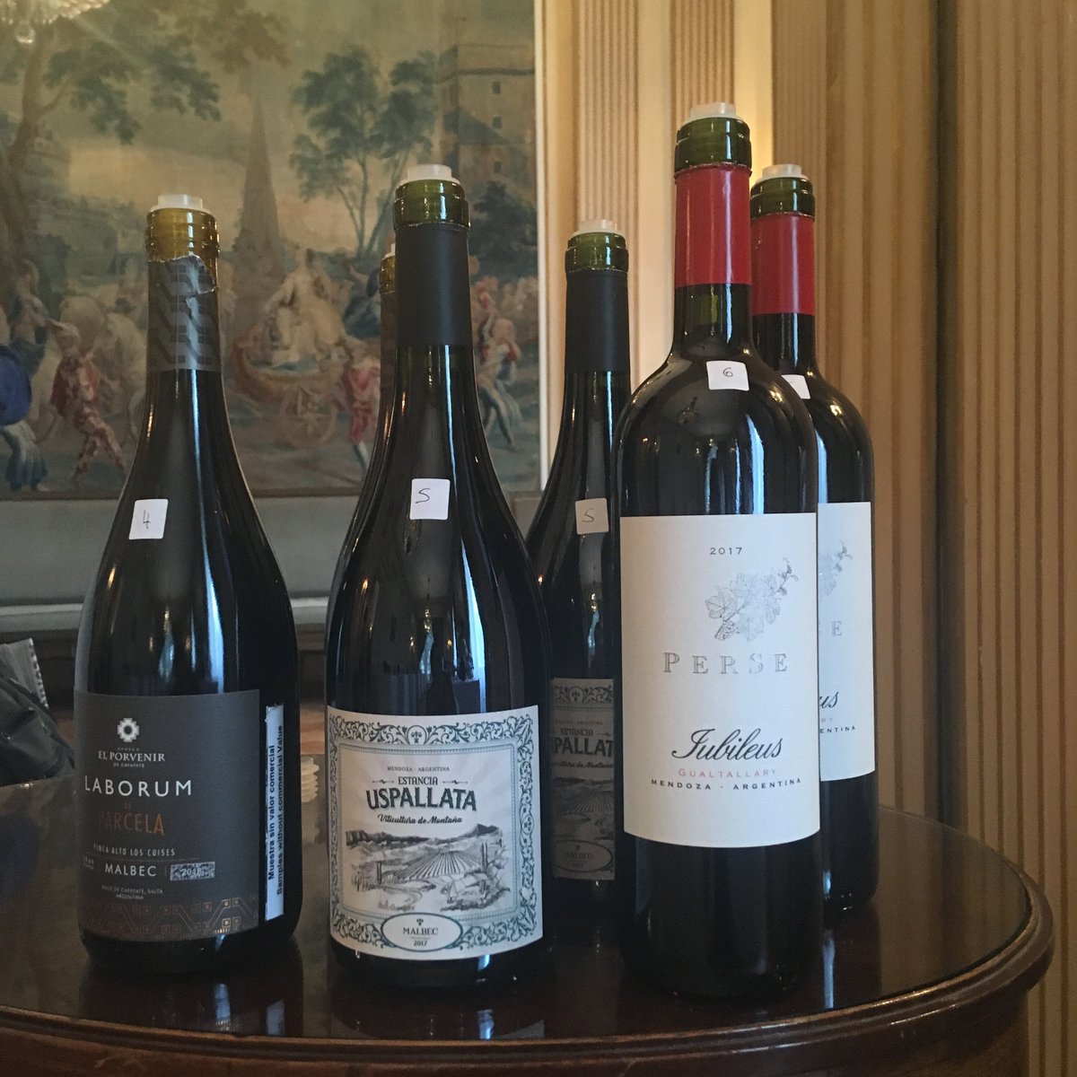 "A bit less #Malbec, a bit more Argentina” Alberto Antonini's quote frames the wines in <a href="/timatkin/">Tim Atkin</a> Changing Face of Malbec #tasting to a T read all about it:
pixelsrcheap.wordpress.com