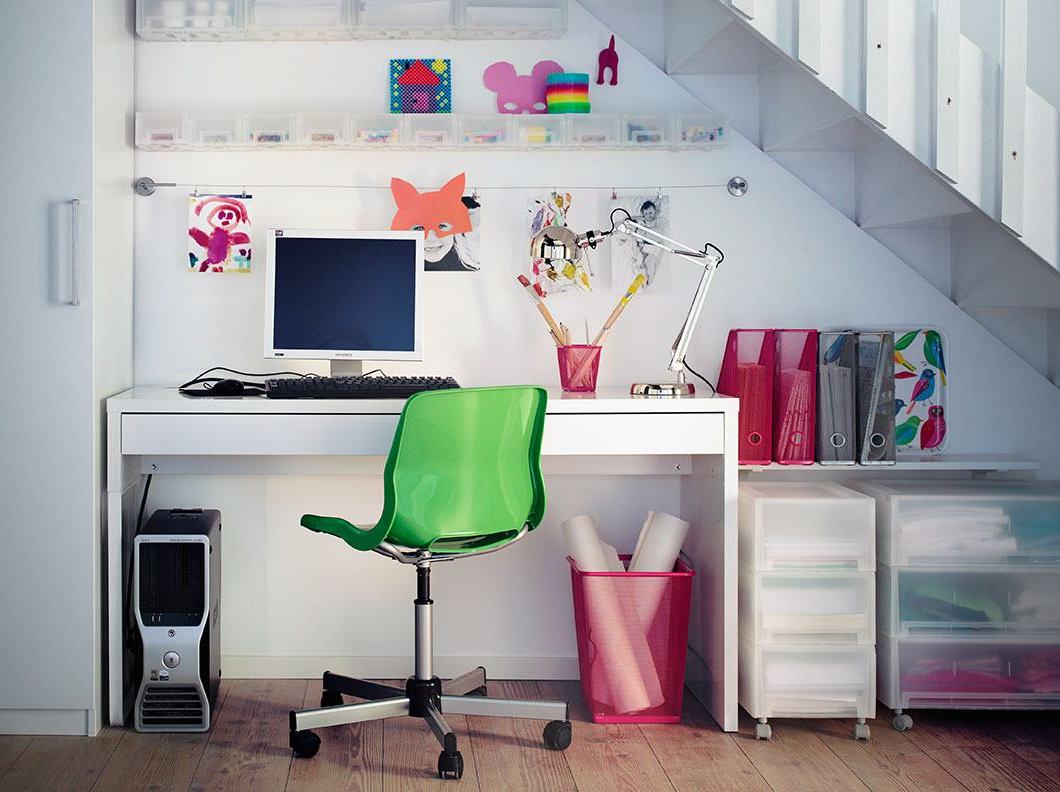 MrHomes_ru's tweet image. Годы накопления школьных знаний — важное время. Чтобы ребенку было приятнее и легче заниматься учебой, ему требуется полноценное рабочее место. Конечно, кому-то достаточно стула со столом, а некоторые и вовсе делают уроки, ложась на пол.  #mrhomes #домашн mrhomes.ru/rabochee-mesto…
