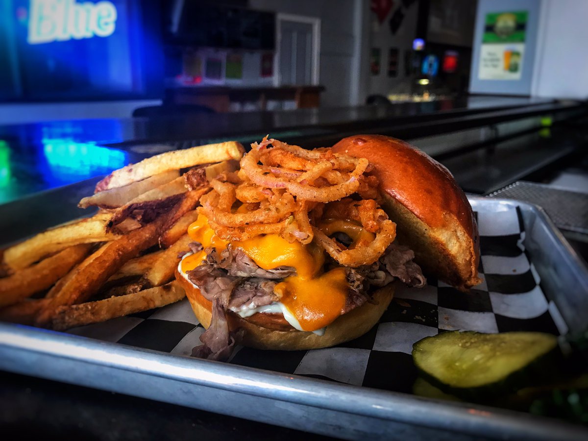 chefmikg's tweet photo. Stop in @AlarysBar today and try our Beef & Cheddar Sandwich.
#14Spice #filthygood #foodidlove #delicious #eatstpaul #capitalcityeats #stpaul https://t.co/F8ODp3vIlg