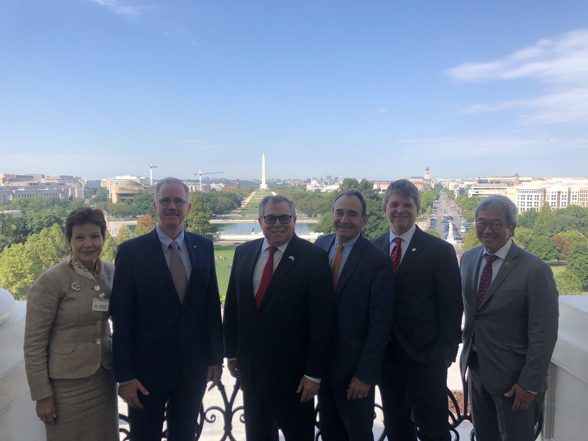 BobDohertyDC's tweet image. Dr. McLean, 3rd from right in this one. Proudly representing America’s frontline physicians, and their patients. #AmericasDocs