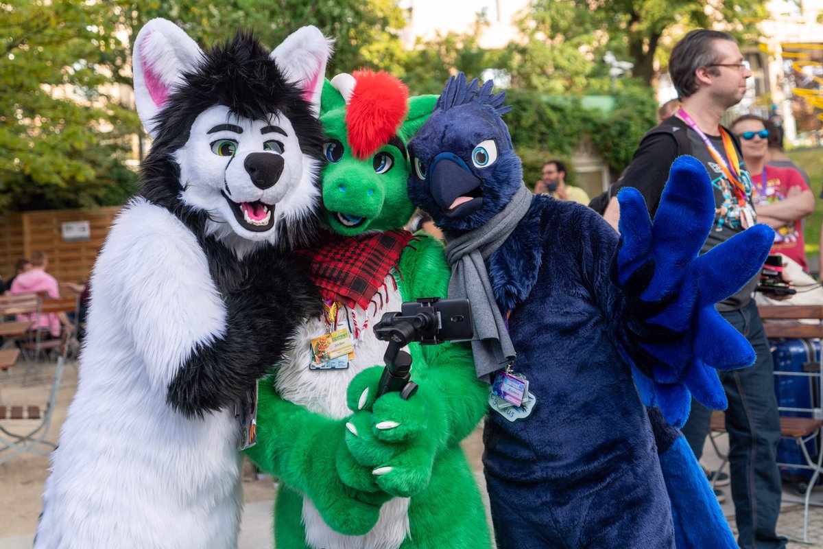Chaga meets <a href="/FurJorden/">Jorden</a> the cutest dragon <a href="/eurofurence/">Eurofurence</a> :)