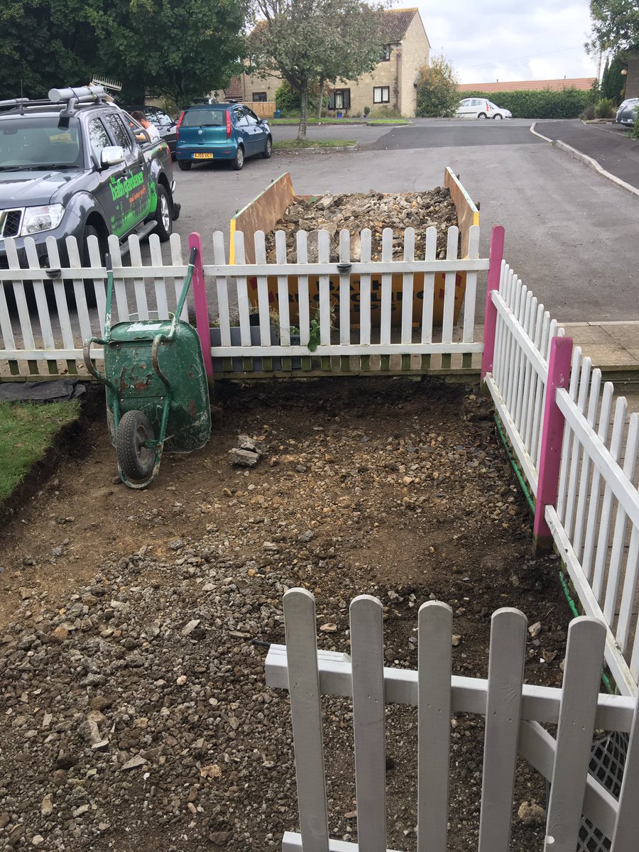 thebathgardener's tweet photo. So that was Monday some good honest graft #nodigger #skipfull How was your day? https://t.co/5K907BOZYX