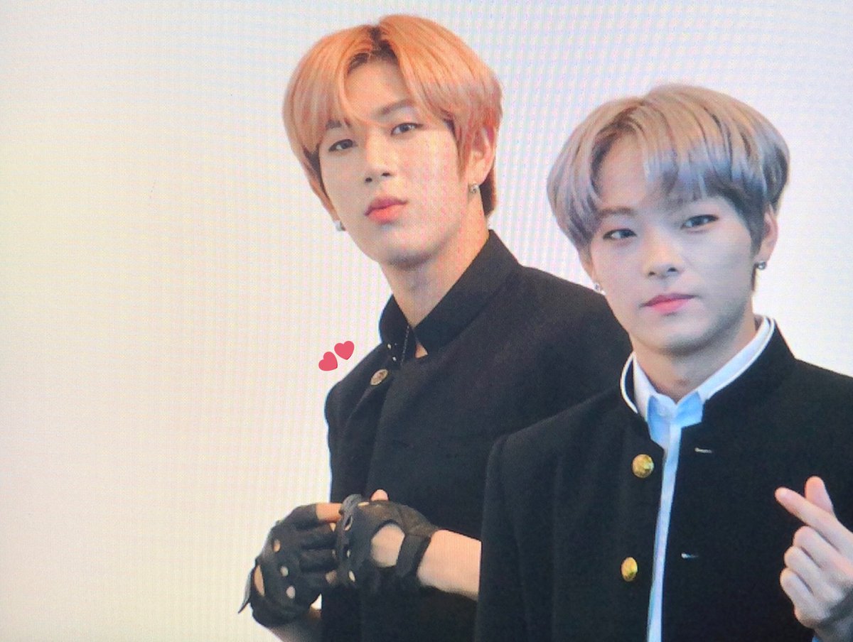 20000425_com's tweet photo. 190915 교복데이 1부 포토타임 프리뷰 

#BIT #비아이티 #JOEL #요엘 #김기환
@BIT5_official https://t.co/9qHemD1hEo
