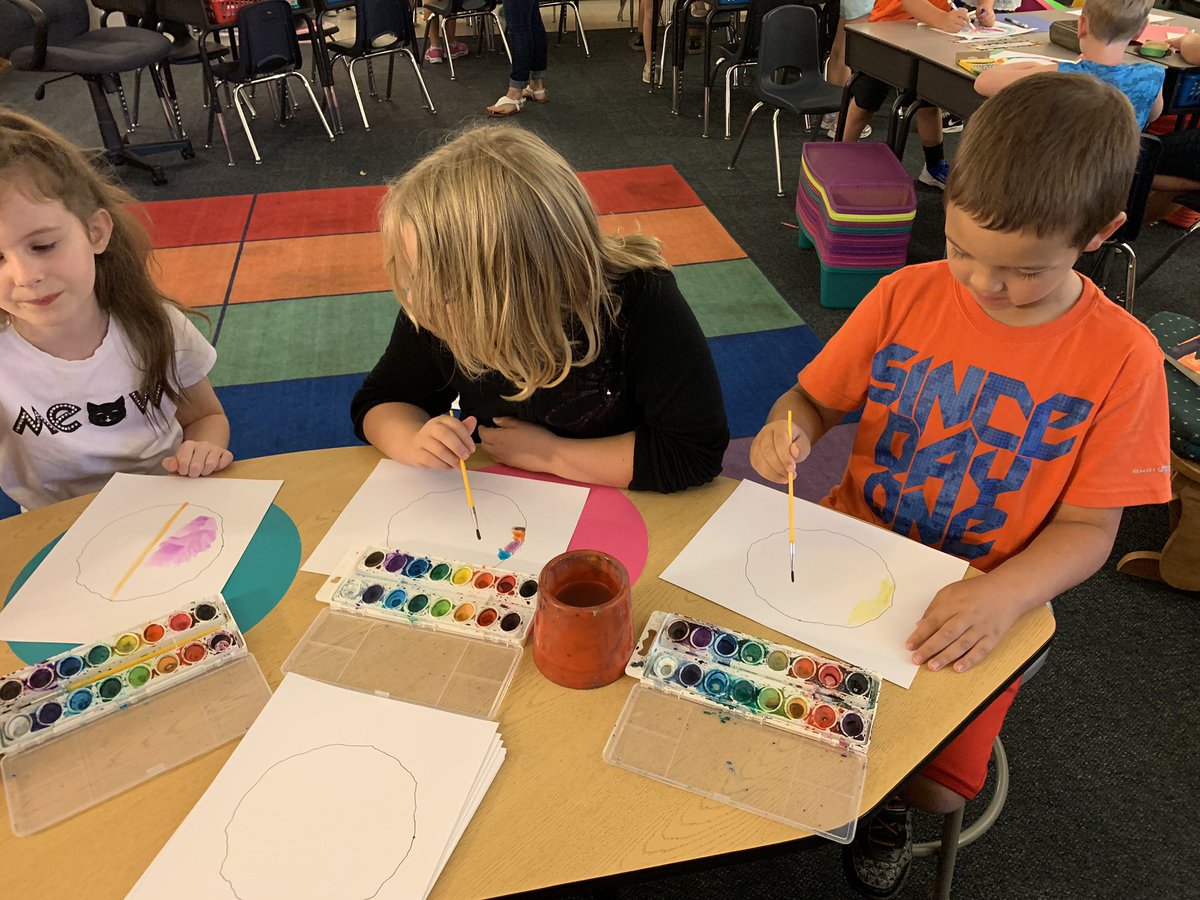 capper2teach's tweet image. Painting our dots for a Dot Day project.