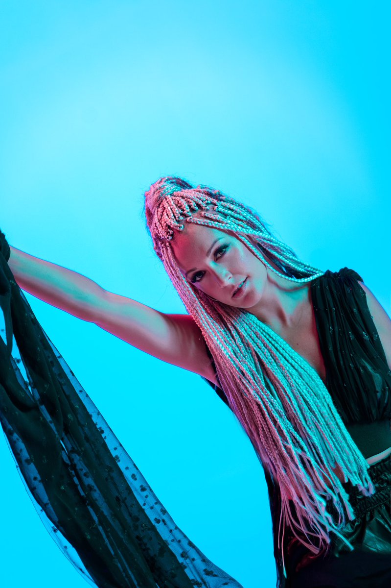 SweetCalifornia's tweet photo. ⚠️ -4 ⚠️ 
Quedan 4 días para que podáis escuchar y ver el videoclip de #LikeThat el nuevo single de @AxelMuniz_Music en el que colaboramos con el!  🇪🇸 🇲🇽 https://t.co/rtuTOcs177
