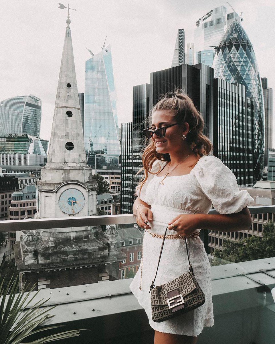 Nothing like a rooftop to start the week🍸📍<a href="/DorsettCity/">Dorsett City</a> [📸 via IG/xoxo.lenaaa] #MeetInLondon