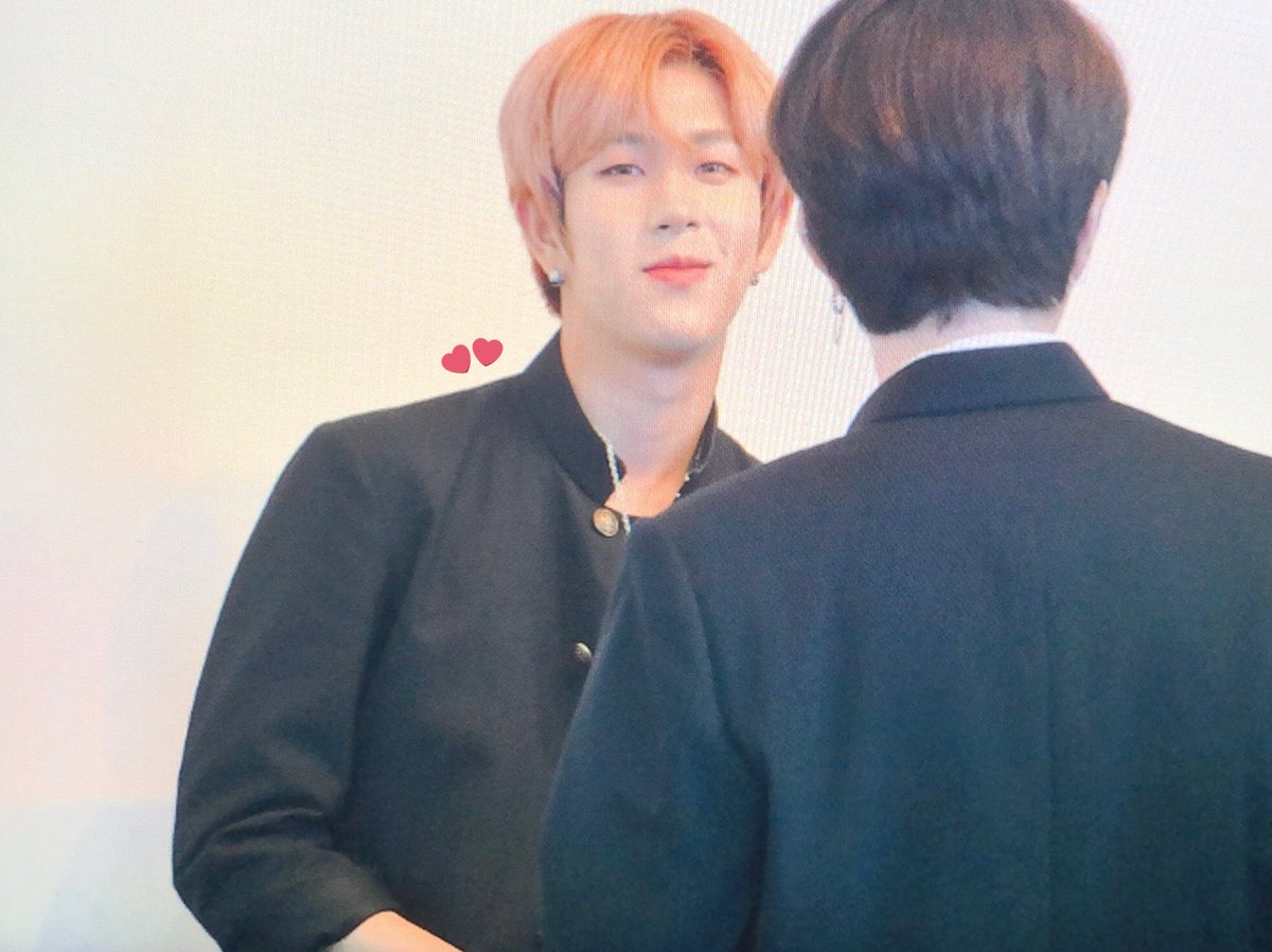 20000425_com's tweet photo. 190915 교복데이 1부 포토타임 프리뷰 

#BIT #비아이티 #JOEL #요엘 #김기환
@BIT5_official https://t.co/P1MKlzbgsf