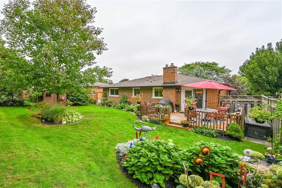 726RealEstate's tweet photo. Your beautiful backyard oasis awaits at 132 Marksam Road! This updated 3 bedroom, 2 bathroom raised #bungalow features an open concept with rich Brazilian tigerwood floors. Composite deck and lawn backing onto parkland completes this dream #property: https://t.co/8GcMi8i07r. https://t.co/H6v7uZEORA