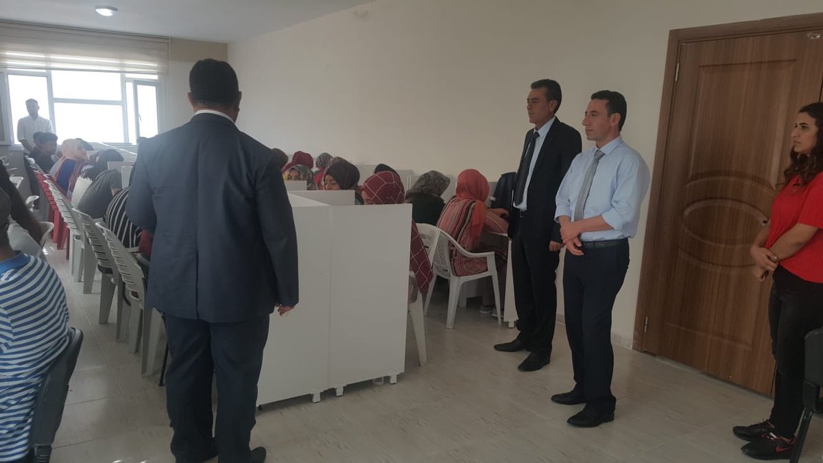 HilvanIlceMEM's tweet photo. @EviHilvan da 2019-2020 Eğitim Öğretim Yılında öğrenim görecek mezun ogrencilerimize yönelik hazırbulunuşluk tespit sınavı bugün uygulandı. #herşeyhilvaniçin #hilvaneğitimiiçinhepbirlikte #Eğitim2023🇹🇷 
@tcmeb @ziyaselcuk @safran1958 @Abdullah_Erin47 @fduman27 https://t.co/SvaRSZsXUH