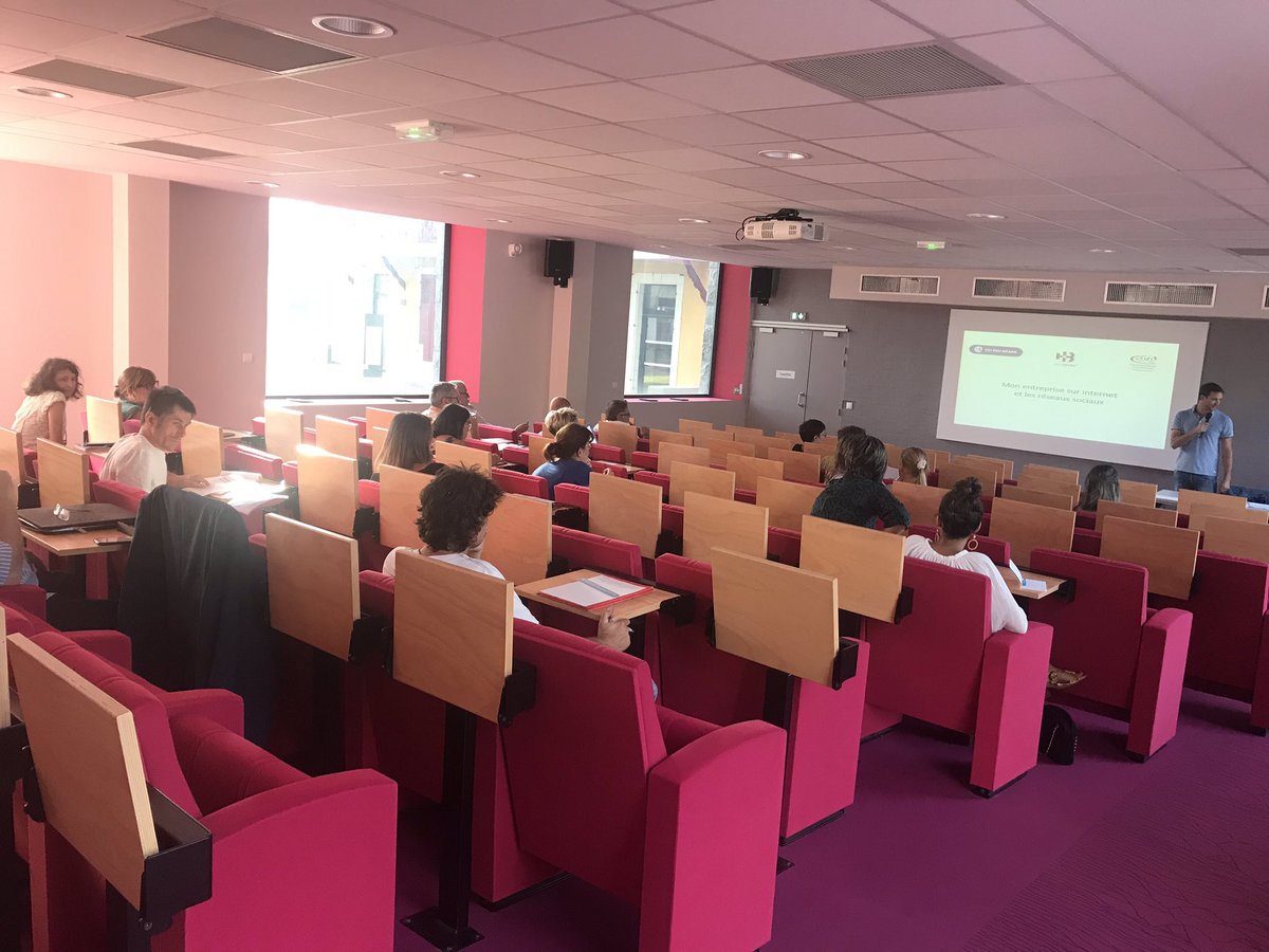 celineld64's tweet photo. C’est la rentrée des Ateliers du web ! On parle #visibilité #web à Oloron-Sainte-Marie avec la @CCIPauBearn et la Chambre des métiers 64. https://t.co/5UTtMR4iWc