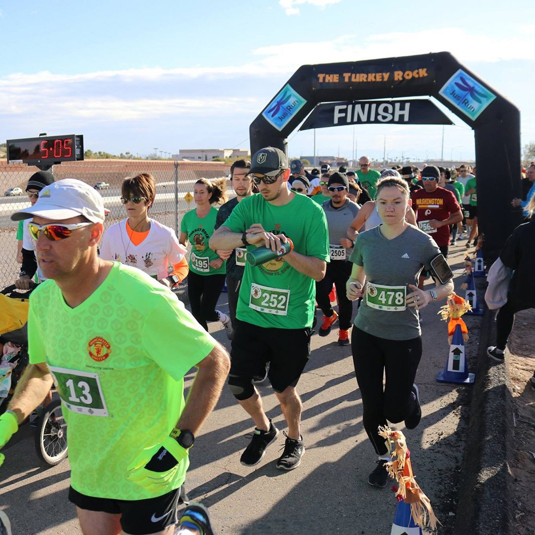 JusRunLV's tweet photo. #MotivationMonday: 1. Pick a goal - such as a 5K or 10K - &amp; tell people about it. 2. Post your training schedule at home or work, so you have reminders about your goals. 3. Register for our #TurkeyRock 10K/5K/1M at https://t.co/u9l9tii3ox and start training! #JusRunLV https://t.co/dZDrMv6rX6