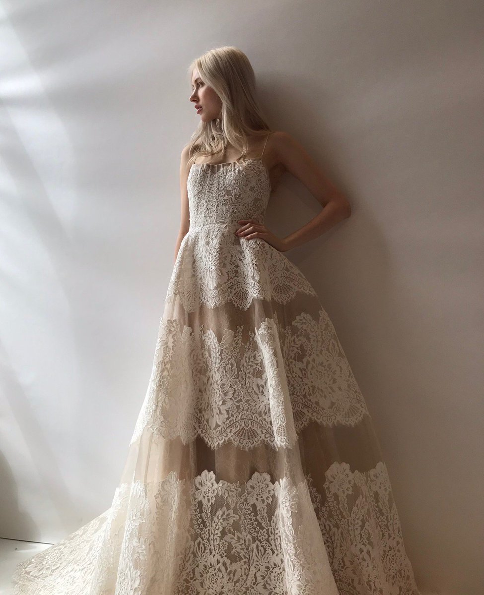 Layer after layer of lace makes our full-skirted Branwen pretty epic, if we do say so ourselves. #wattersbranwen #wattersbride #beawattersgirl

Make an appointment: ow.ly/WaYW50wbA1D