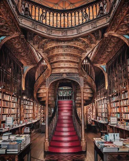 magdalenebloom's tweet photo. I would love to have my picture taken while wearing my Ioun, Knowing Mistress, cosplay at everyone of these libraries. 
#CriticalRole #CriticalRoleCosplay #PerfectSettings #ILoveBooks #ILoveLibraries

https://t.co/Omlm5mmu1M https://t.co/F6YyYH3ygM