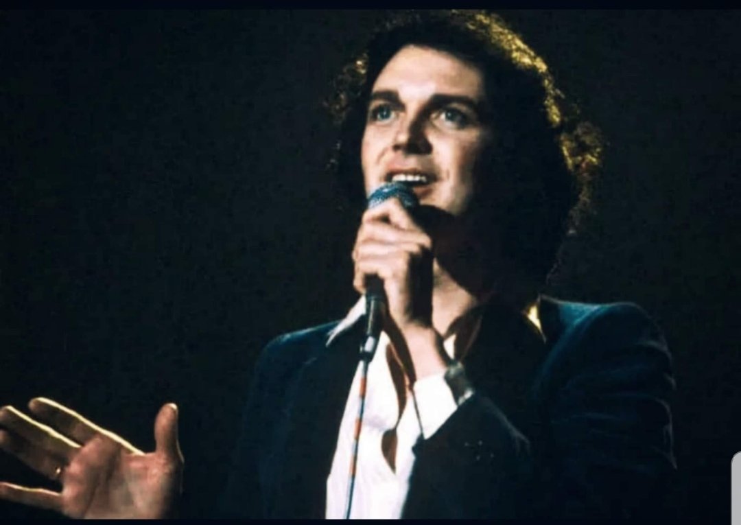 Tal dia como hoy, vino al mundo  Camilo Sesto artista total y máximo exponente de la música hispana. Capaz de romper las barreras del tiempo y regalarnos generación tras generación su genialidad cargada de talento y humanidad. 
Gracias Camilo! 
Eterno e inmortal
#camilosesto