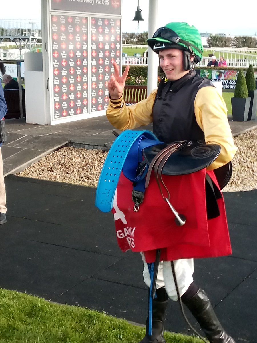 JoeSeward1's tweet photo. WESTERN VICTORY likes it here @Galway_Races won her maiden hurdle here   makes all to score easily for In form combination of #DeclanQueally and Sean O'Keefe (Double)
The favourite #GreatWhiteShark jumped poorly 
#Galway https://t.co/PEq2kgqrYo