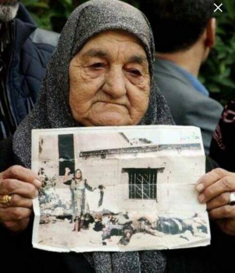 1/Her name is Milana Boutros, every year she holds this picture of her massacred family during the anniversary of the #SabraAndShatila massacre. She can be seen by the bodies of her Palestinian husband, Ali, and their three children, Khader, Qassem & Muhammed. #ICC #IsraElex19v2