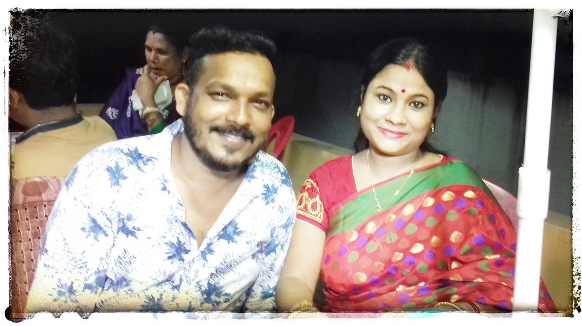 কি ছিল ছুঁয়ে চোখে আমার অধরা নীরবতা
কে যে কখন এসে শুধু ভালোবেসে
মুছে দিল সব ব্যথা |

 “ভালোবাসি ভালোবাসি”
               💘
           Rumki
              💘