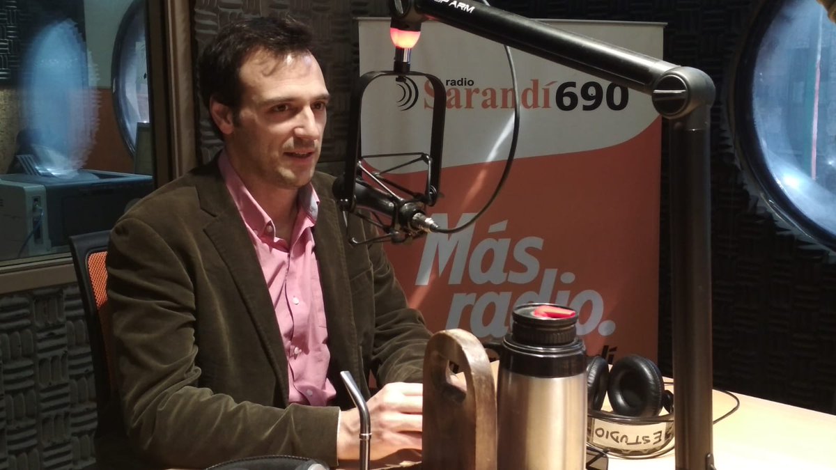 Nos visita ahora en <a href="/Vivalatarde690/">Viva la tarde</a> Facundo Ponce de León, investigador, filósofo y periodista, que ayer estrenó “De cerca”, el programa en el que entrevista a los candidatos a la Presidencia. sarandi690.com.uy/radio-en-vivo/