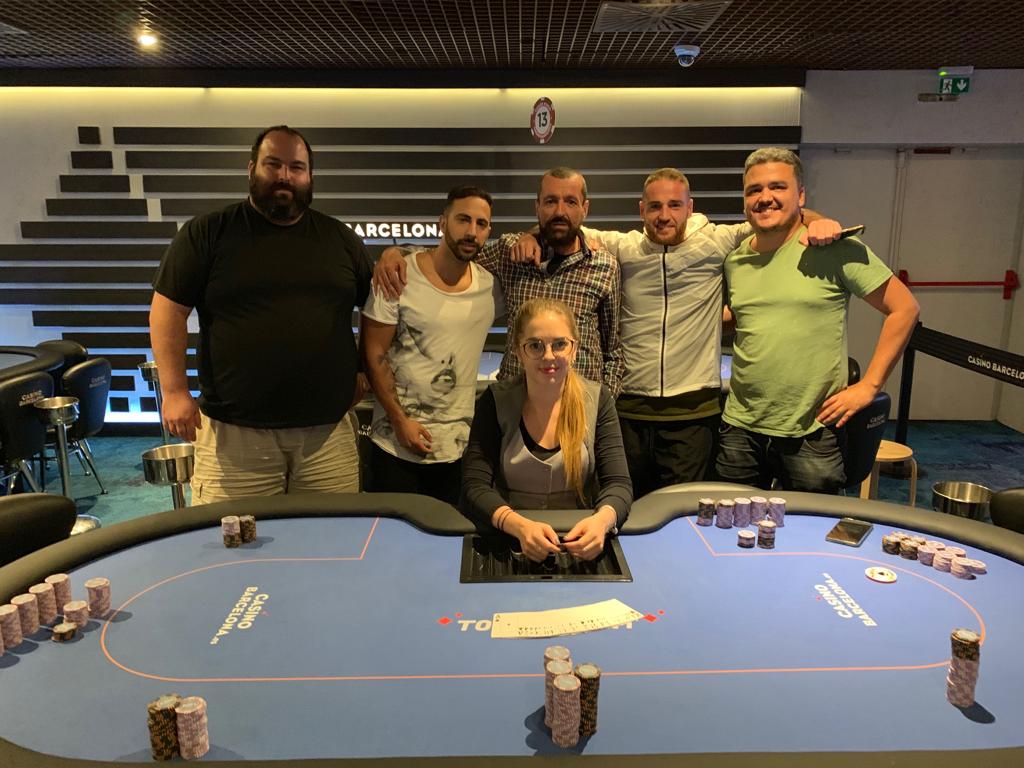 KingKongPoker's tweet photo. 📌 PINCHAZO #KingKongLive 
#Weekend @CasinoBarcelona 
 
También en Barcelona metemos un #KKompañero en la Mesa final, 🦍 @ilugya_ega finaliza el torneo pactando a 5 bandas

Enhorabuena gran torneo #Kinkones👏👏
@KingKongPoker

Más pinchazos en la web
👉 https://t.co/dxfGImqM1G https://t.co/clhS5HoSTH