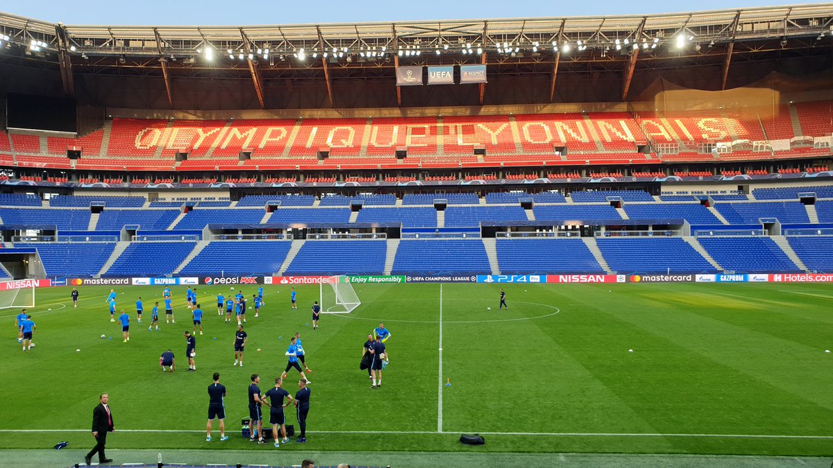 fczenit_nordic's tweet photo. Åben træning i Lyon
#LyonZenit #UCL https://t.co/4rRfXnIUAa
