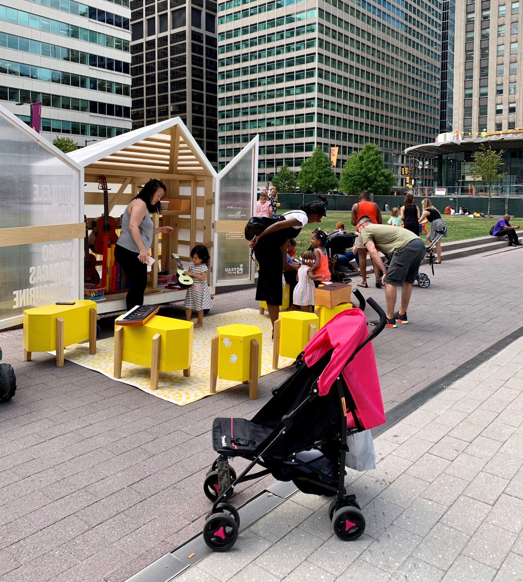 PMorganPHL's tweet photo. Pop-up music box from @TheOvalPHL now on #lunchinLOVE tour &amp; more @LOVEParkPhilly! https://t.co/hsCuBASz5S