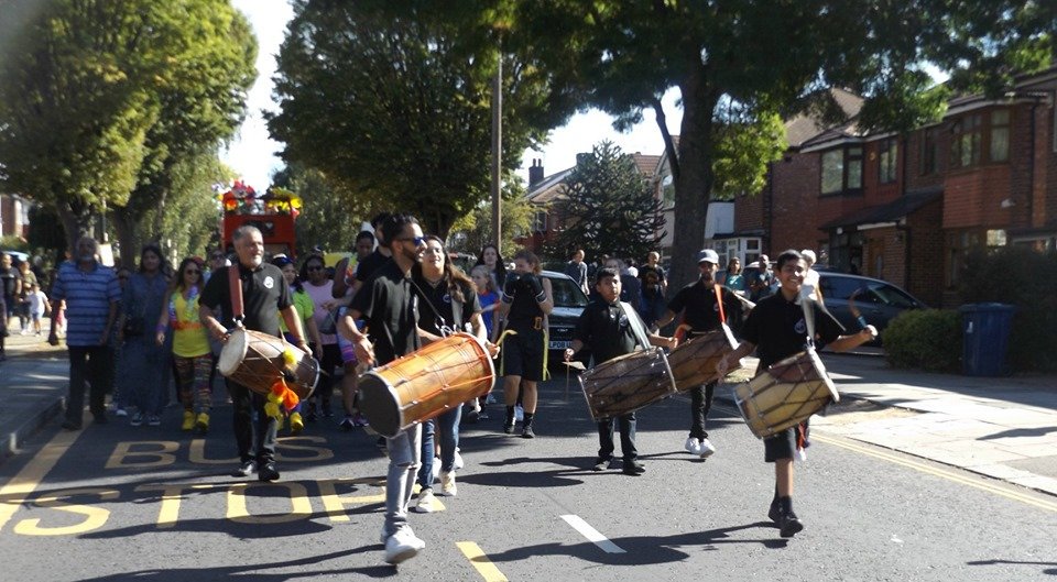 WestLondonMiddx's tweet photo. #PerivaleParade on 15th September in #BiltonRoad #Perivale #Ealing #WestLondon #London
#Dhol2Dhol drummers
More photos @ https://t.co/dUyF3iOR17 https://t.co/UEdVdI75w4