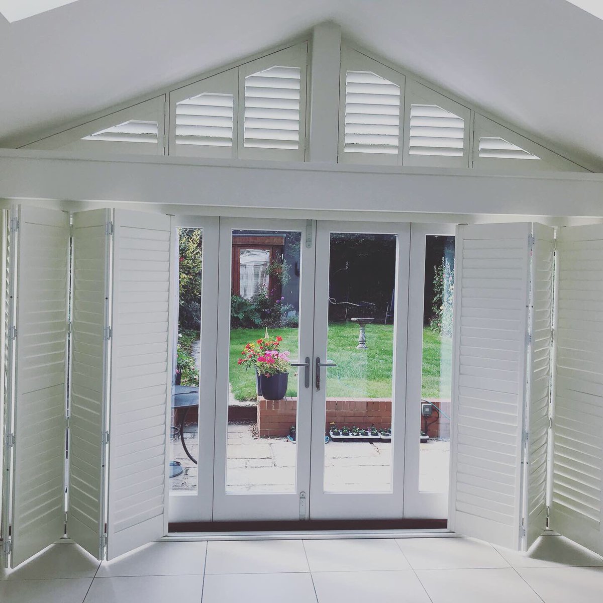 ssshutters's tweet photo. Full height bi fold- track shutters installed on this newly renovated south facing kitchen. Helping this customer with light control.                                       -☎️ 01344 723128
📱 07770360035
📧 smartstyleshutters@gmail.com
🌐 https://t.co/dgPW0yQi8A

#theshutterman https://t.co/ZsHw37l8sW