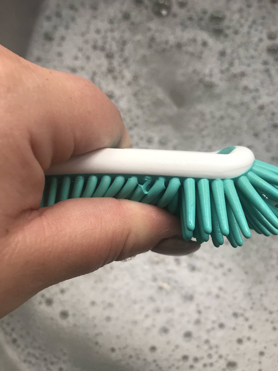 GroomVicky's tweet photo. @MAMBABYUK why is my brush falling apart after only a few months? https://t.co/WPDKWGptWr
