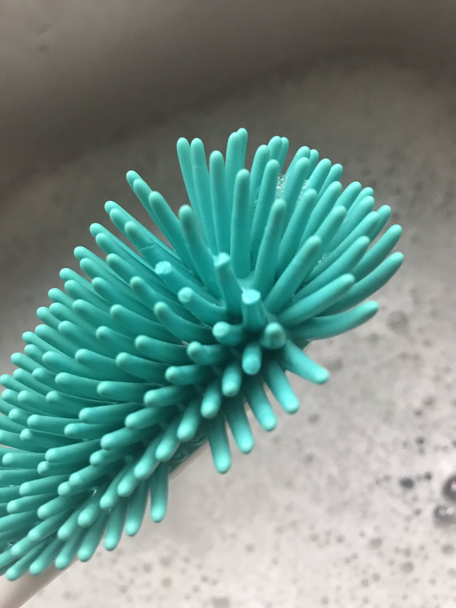 GroomVicky's tweet photo. @MAMBABYUK why is my brush falling apart after only a few months? https://t.co/WPDKWGptWr