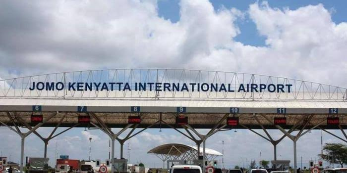 cgitosh's tweet photo. I have been complaining to @KenyaAirports about the pain one has to go through when accessing JKIA yet we have state of the art equipment to scan the whole car plus occupants... Kumbe ilikuwa ni system ya majambazi. #JKIASecurityCompromised https://t.co/veNURleQdG