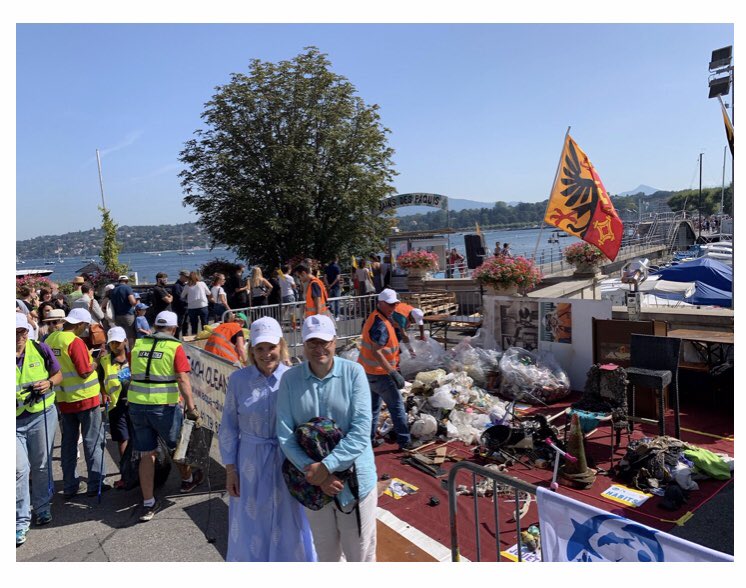HansBrattskar's tweet photo. A fine day for clearing up beach areas around Lake Geneva yesterday! Thank you to the organisers of this annual “Nettoyage du Lac” garbage collection exercise.
#zerowaste #zeroplastic #cleanlake #OurOcean #Norway4Oceans #OceanCleanUp #CleanOceans https://t.co/vvt0cJtNNx
