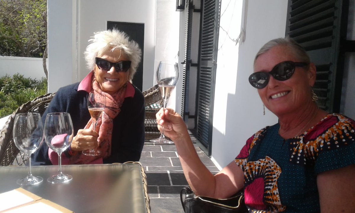 CapeTownGayTour's tweet photo. Our week long tour with the truly fabulous Susan &amp; Crystal has come to an end today, what fun we've had on our last day in the Winelands, farewell friends and we'll see you again soon, safe onward journey 🥂 🎉 ✈ #gaycapetown #capetowngaytours #gaytravelsa #gaytravelAfrica https://t.co/YrxgBQYXgR