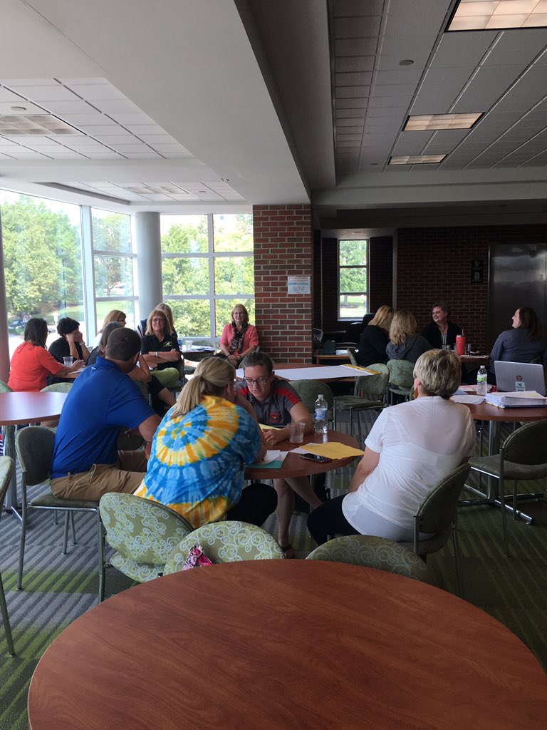 NWRPDC's tweet photo. Educators had then opportunity to connect and collaborate with peers across the 275 Conference during grade level and content area networking sessions. #275PL #NWRPDC #GreatNorthwest https://t.co/xl4fizBALw