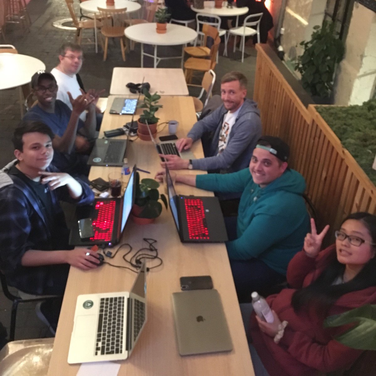 freeCodeCampOSL's tweet image. #CoffeeAndCode right in time with the wonderful #freeCodeCamp #Oslo Crew ☕️😊💻