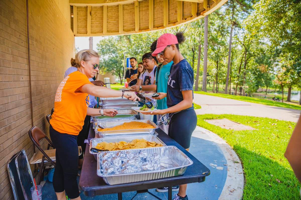 UTTyler's tweet photo. Today, @uttylercab kicked off Hispanic Heritage Month with food and music on Harvey Deck! Don’t miss out on the other events happening throughout the month! #myuttyler #exploreuttyler https://t.co/K1rtvtH8nM