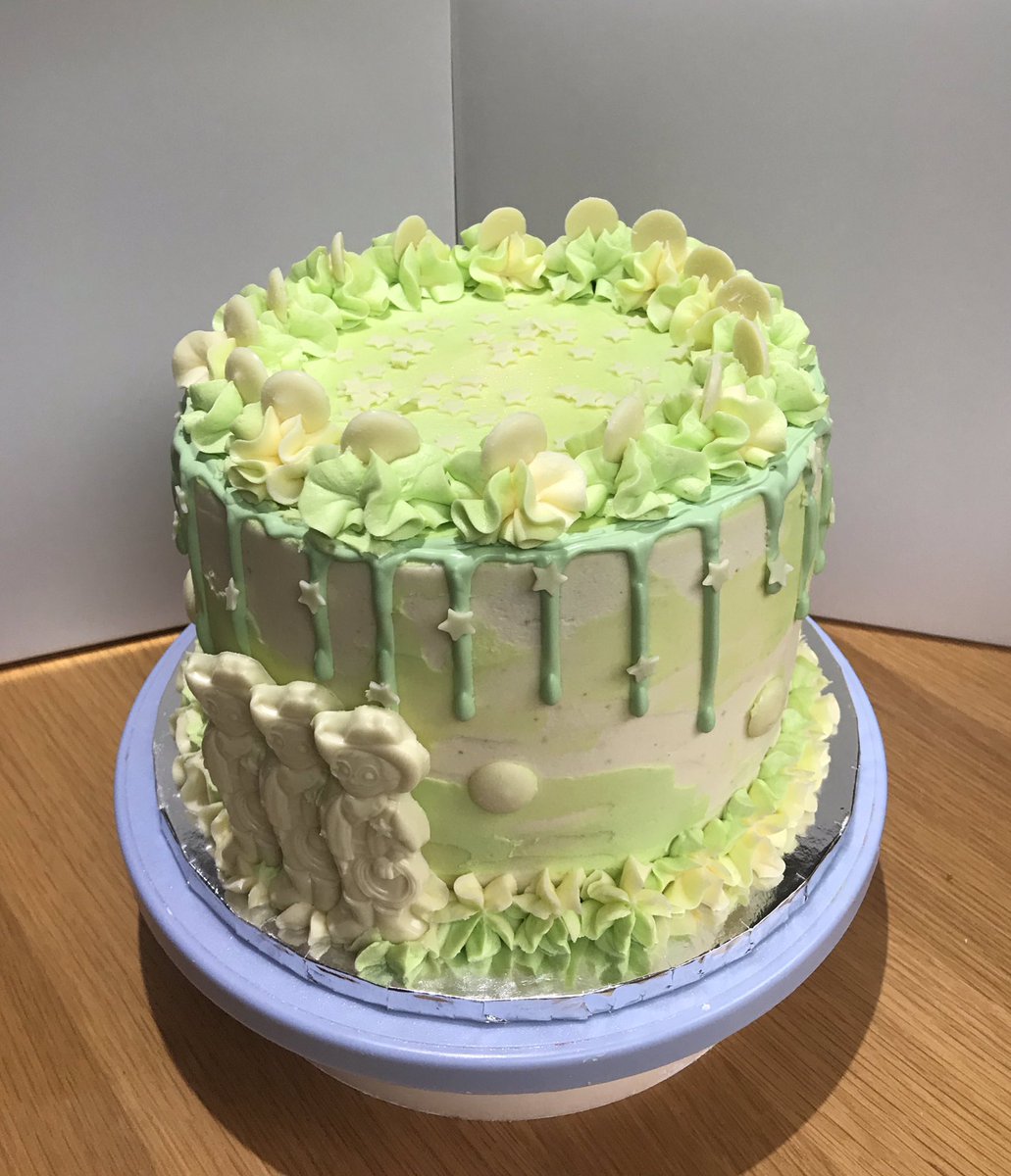 stephmcd90's tweet photo. The 3 cakes I made this week. #StephsCakes #AmateurBaker #ButtercreamCake #GiantCupcake #SlimeCake https://t.co/ygGCY7WiIj