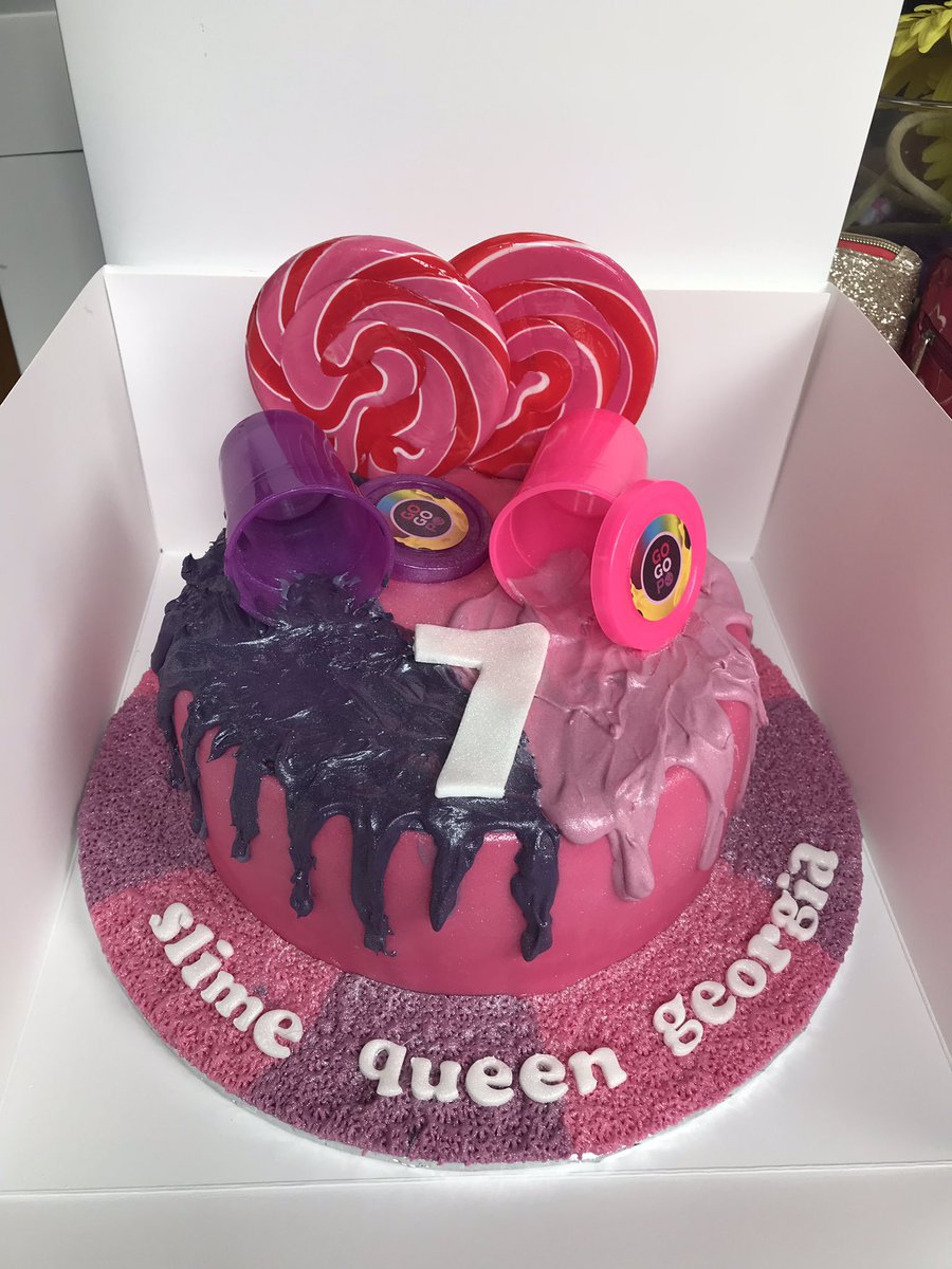 stephmcd90's tweet photo. The 3 cakes I made this week. #StephsCakes #AmateurBaker #ButtercreamCake #GiantCupcake #SlimeCake https://t.co/ygGCY7WiIj