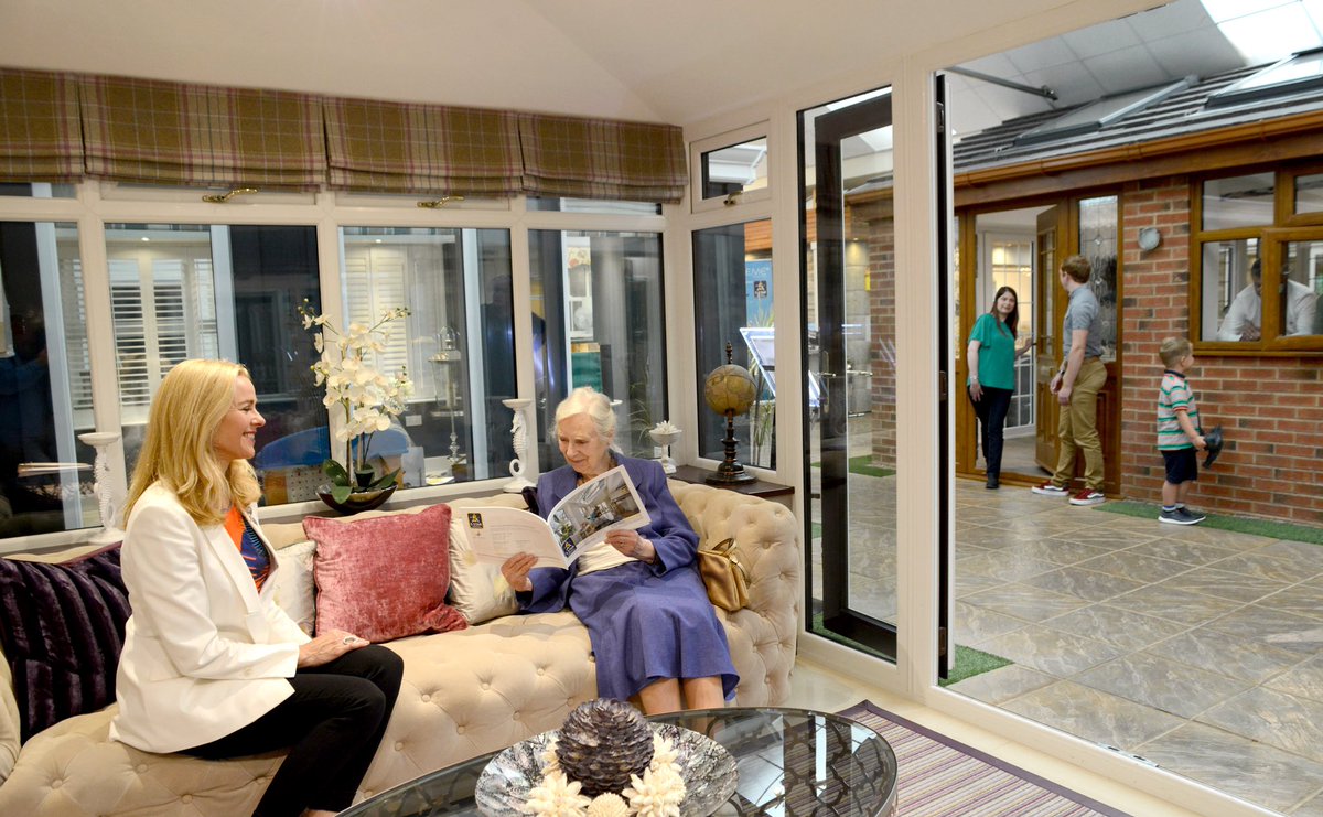 Windows5Star's tweet photo. Our #Kidderminster #showroom Was very busy today. Lots of people looking for #ExtensionIdeas and all with one thing in mind. Having them fitted before Christmas.#MondayMotivation #goalsetting #addvaluetoyourhome #windows #doors #conservatories #livingspaces #worcestershire https://t.co/Pu6x0PrYvk