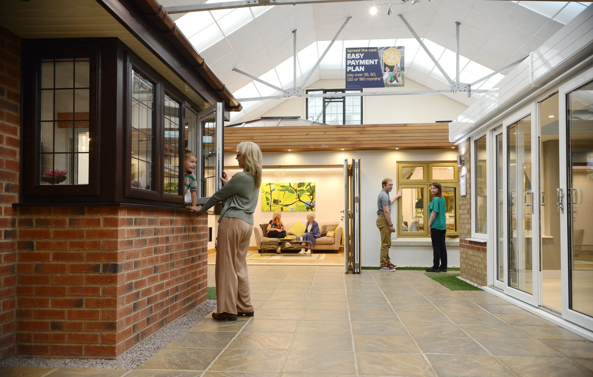 Windows5Star's tweet photo. Our #Kidderminster #showroom Was very busy today. Lots of people looking for #ExtensionIdeas and all with one thing in mind. Having them fitted before Christmas.#MondayMotivation #goalsetting #addvaluetoyourhome #windows #doors #conservatories #livingspaces #worcestershire https://t.co/Pu6x0PrYvk