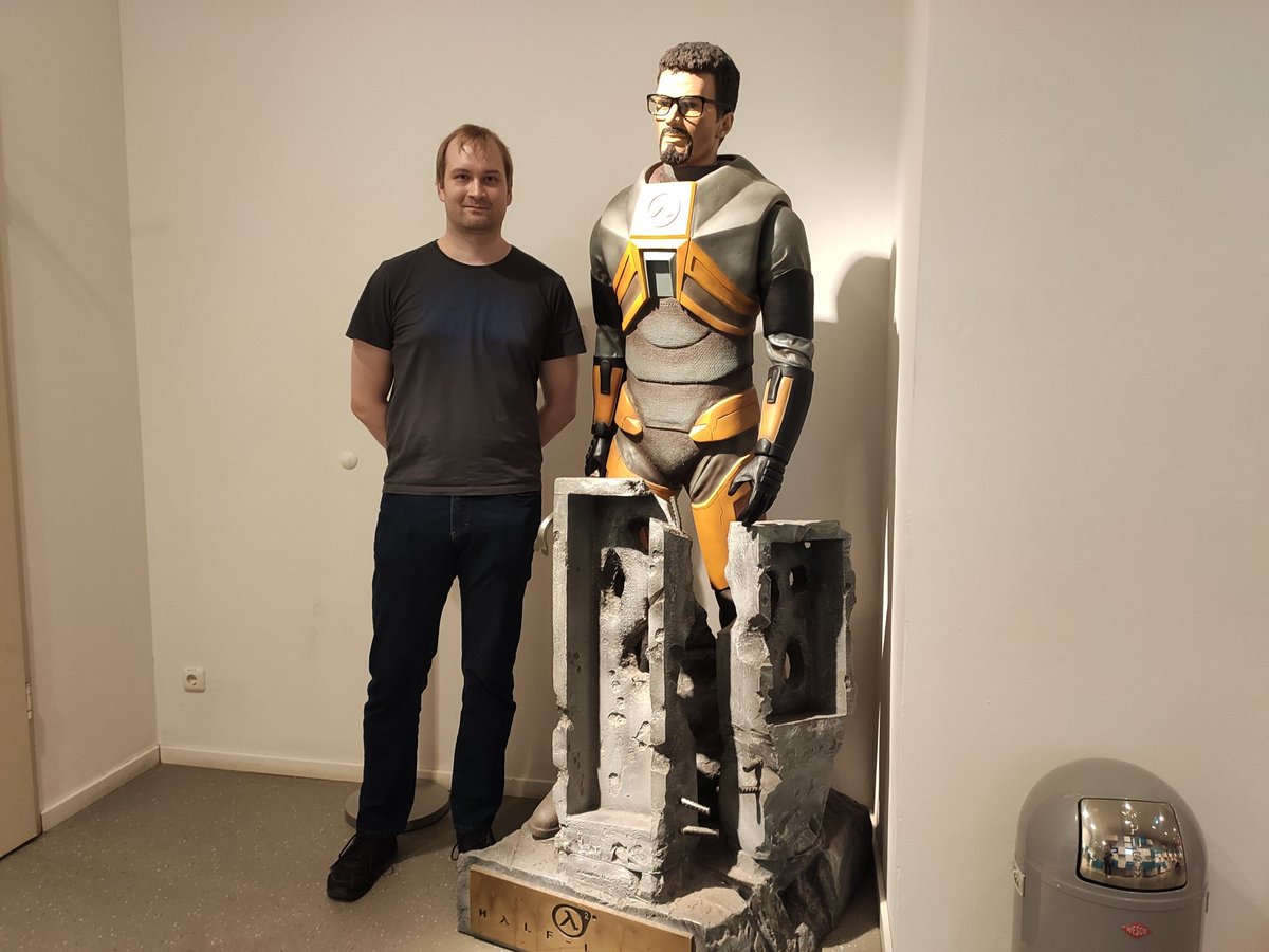 Fador84's tweet photo. Berlin Computer Games Museum was full of games to play and also old consoles and other tech to look at 😁 #computerspielemuseum https://t.co/dIcsJEKNd2