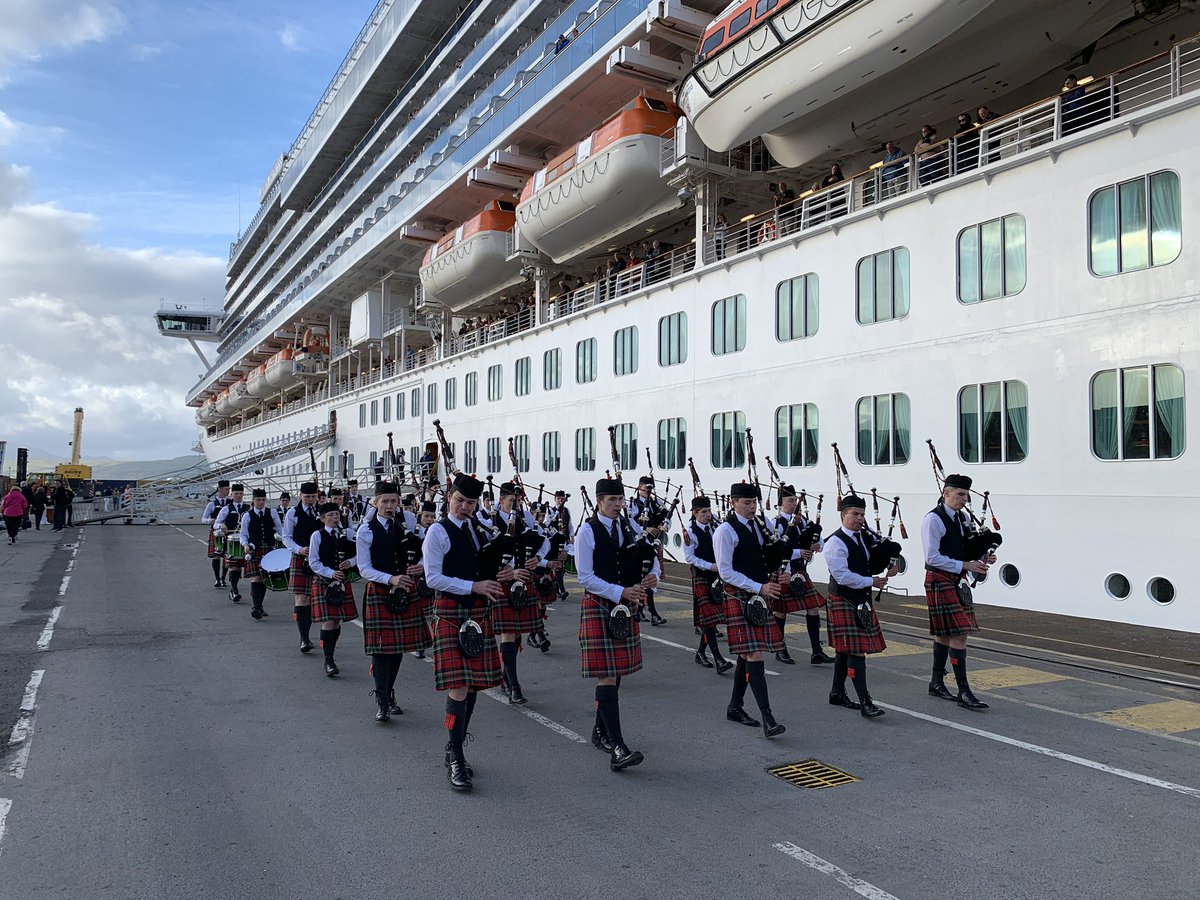StColPipeBand's tweet image. Well done to all 33 Band I members who put on a stellar performance in cold conditions at Clydeport this evening 🛳 🎼🏴󠁧󠁢󠁳󠁣󠁴󠁿