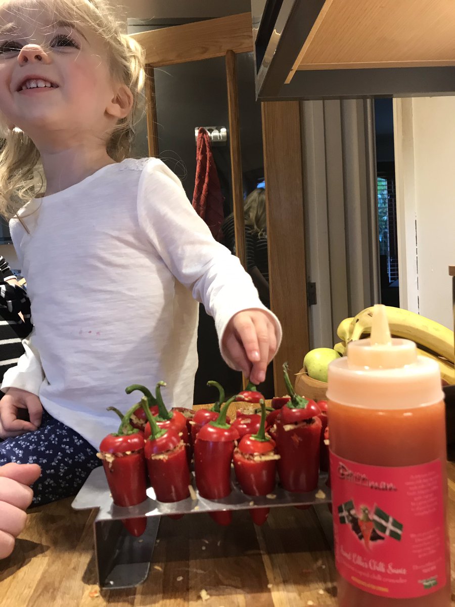 DevonChilliMan's tweet photo. Life skills watch and learn #lilliegrace 🌶❤️ #chillilife 
#jalapenopoppers 
#devonchilliman #dcm #ifitainthotitaintdcm https://t.co/pudmdvcZm0