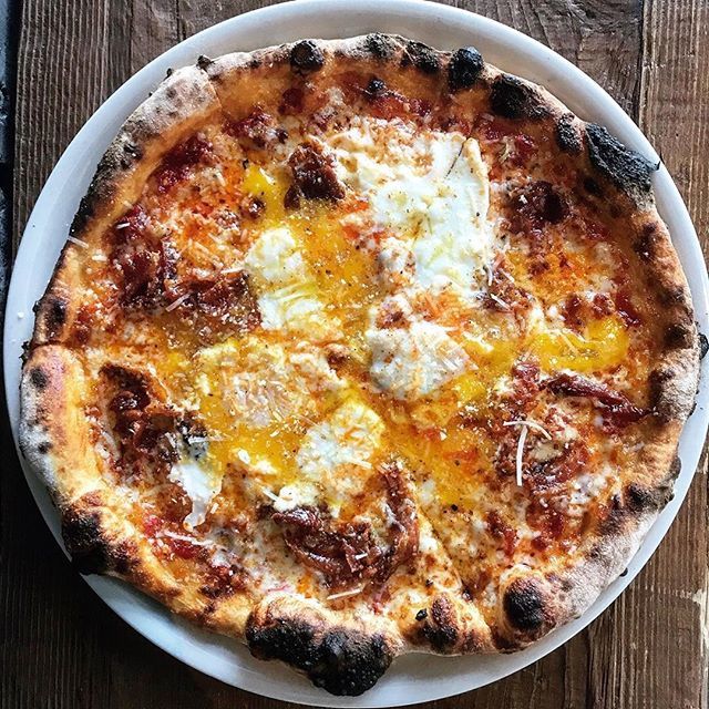 KING5Evening's tweet photo. Pizza for breakfast at @mioposto 😍🍕This pizza has “house made tutta calabria, organic eggs, crispy pancetta, fresh grana and mozzarella, and house made bread crumbs”. Aka, heaven is a place on earth.
📸: @mioposto 
Use this hashtag #k5evening or tag u… https://t.co/emn5b0ivfA https://t.co/06v98e04bo