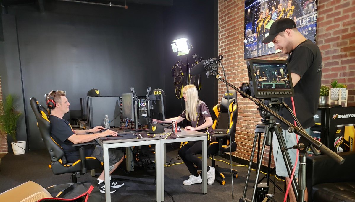 Nick Carter from Backstreet Boys plays CSGO with Dignitas' rain