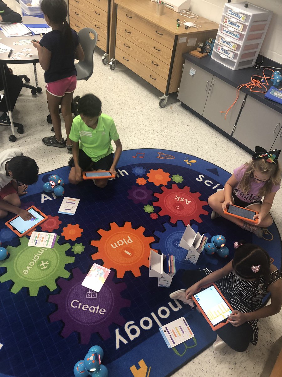 Having a BLAST in our amazing COLAB! <a href="/RLC_Coyotes/">Rosa Lee Carter ES</a> <a href="/RLCPrincipal/">Diane Insari</a>