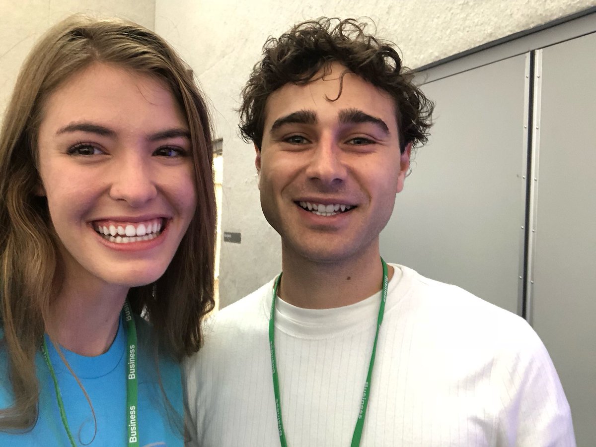 acourtenay_'s tweet image. thank you nico for giving amazing life and future advice and being a great person to talk to! thanks for the #selfiewithastranger ! #digital4good #icanhelp