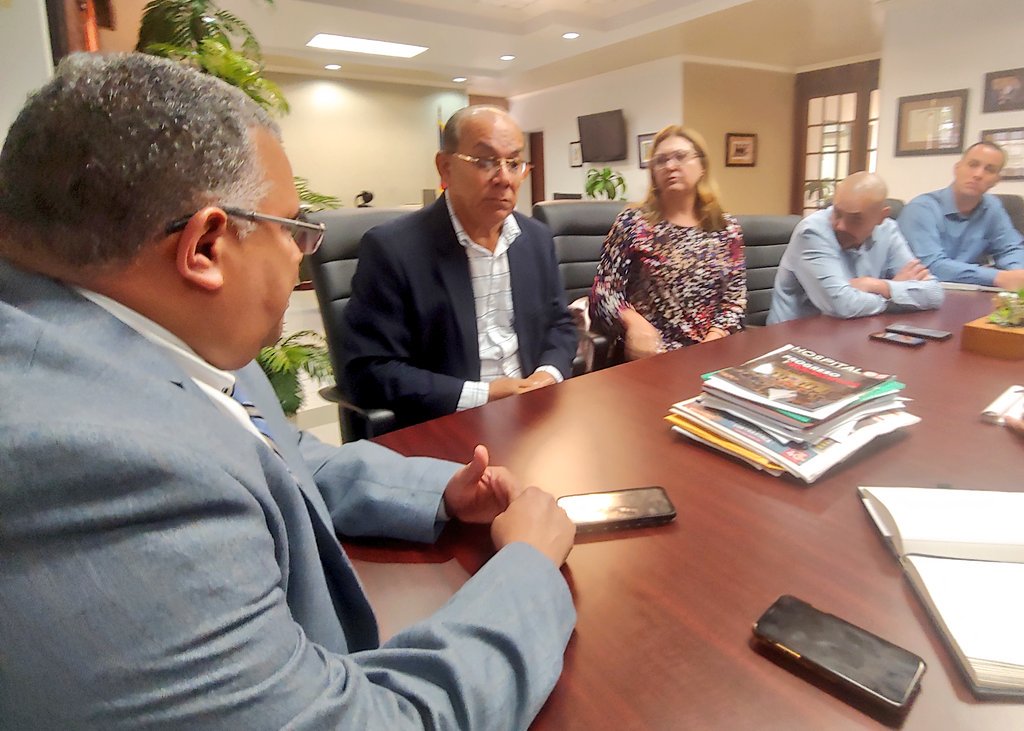 desaludpr's tweet photo. ¡PLAN DE ACCION PARA LAS MARIAS!

Secretario de Salud, Dr. Rafael Rodríguez Mercado se reúne con el Hon. Alcalde de Las Marías, Edwin Soto Santiago sobre servicios de salud en Las Marías.
@fortalezapr https://t.co/OlM7yYtMpq